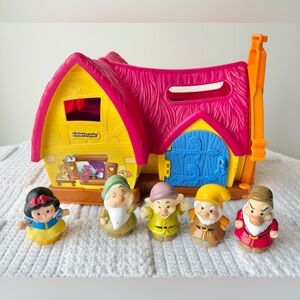 Fisher-Price Little People Disney Princess Snow White Cottage